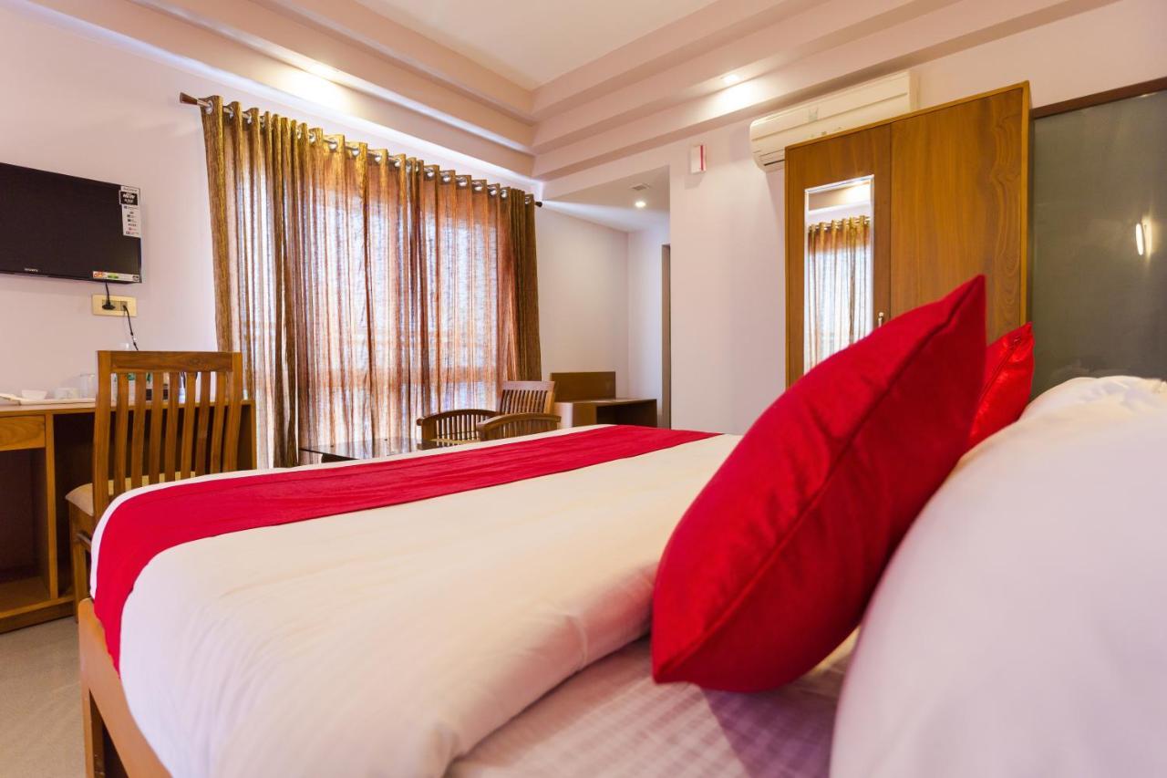 Hotel Garden Inn Kochi Exteriör bild