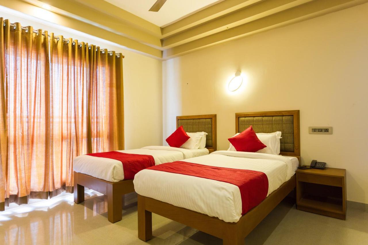 Hotel Garden Inn Kochi Exteriör bild