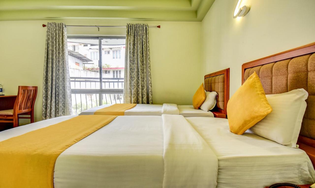 Hotel Garden Inn Kochi Exteriör bild