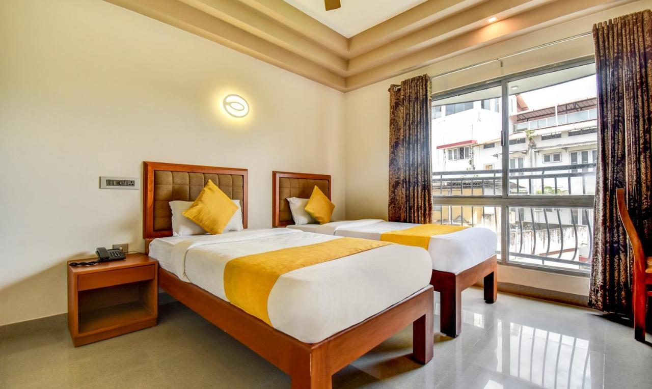 Hotel Garden Inn Kochi Exteriör bild