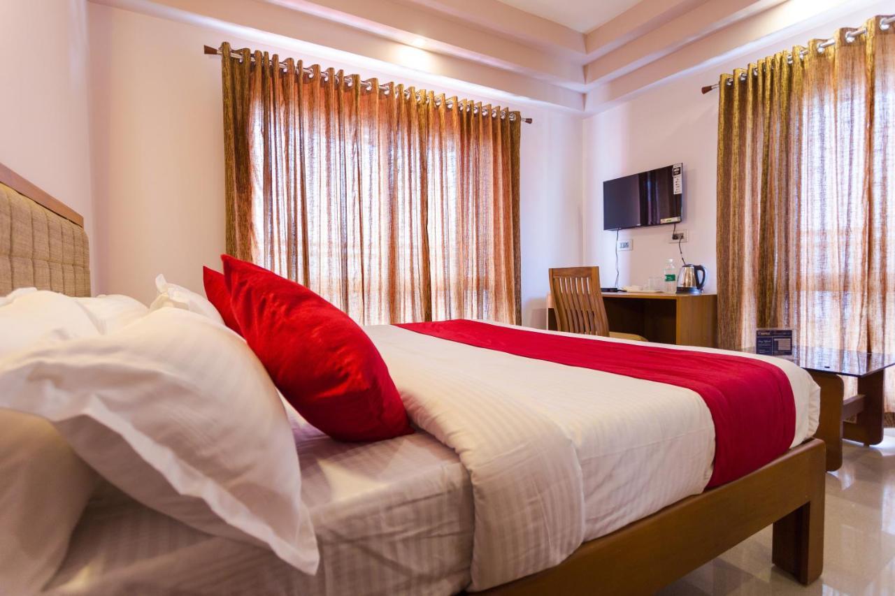 Hotel Garden Inn Kochi Exteriör bild
